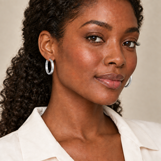 Model wearing Sabrina Large 25 mm silver hoops