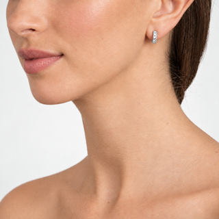 Model wearing Saga 10 mm silver earrings